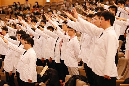 M111 同學進行宣誓
