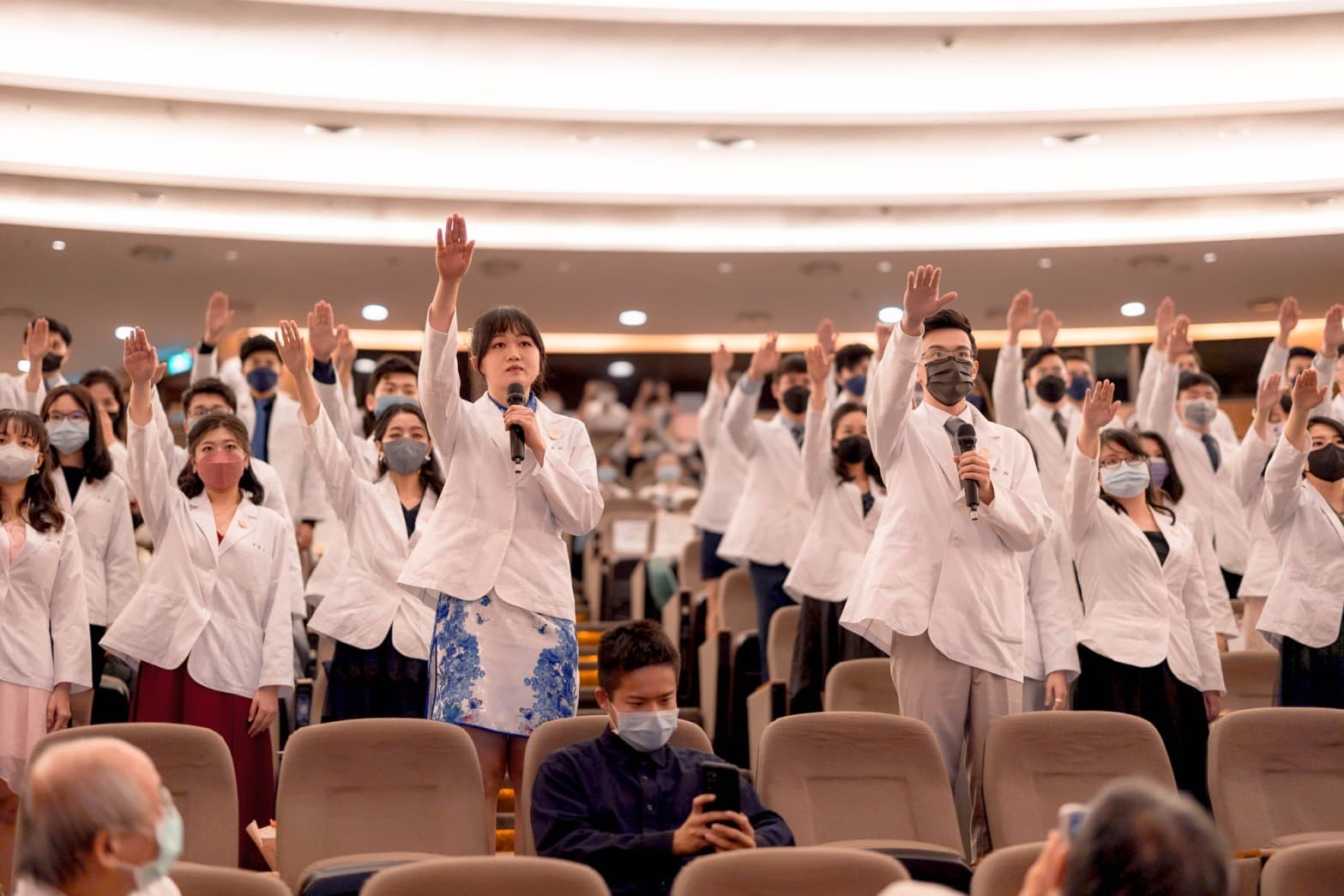 Raise the right hand and swear with the highest sincerity, to treat patients like your own family.