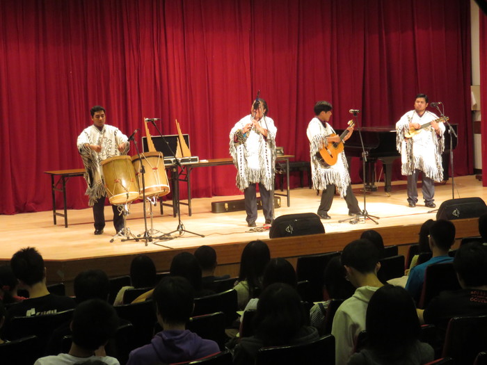 玻利維亞安地斯樂團演奏