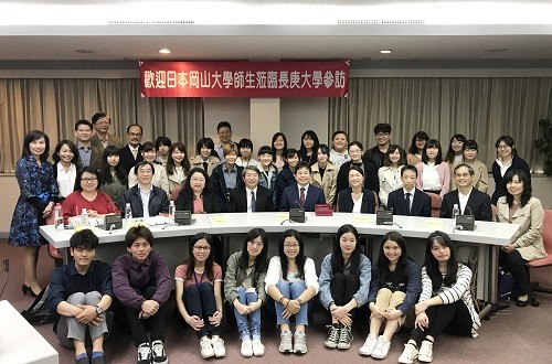 Group photo of teachers and students of Chang Gung University and Okayama University