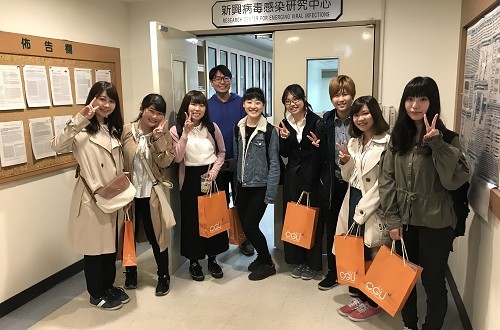 Students of Okayama University visited the Research Center for Emerging Viral Infections.