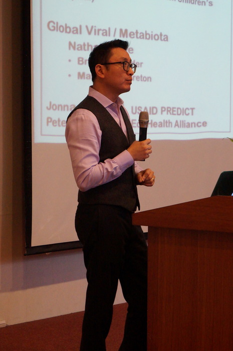 Prof. Benhur Lee giving a speech