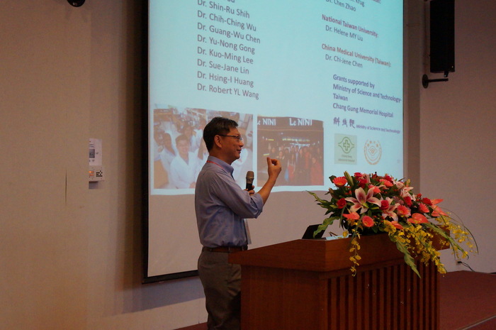 Associate Prof. Rei-Lin Kuo giving a speech