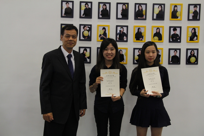 蔡旻旻同學與黃纁頤同學的「Wooden Style」榮獲長庚設計獎第三名