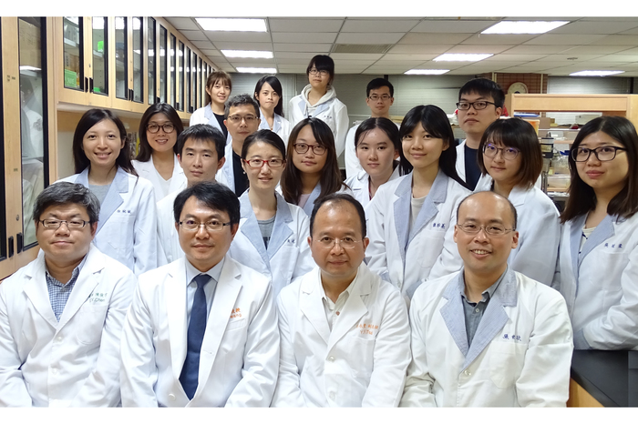Pharmacology Team：Professor Tsong-Long Hwang (front row, second from left), Dr. Yung-Fong Tsai (front row, second from right)