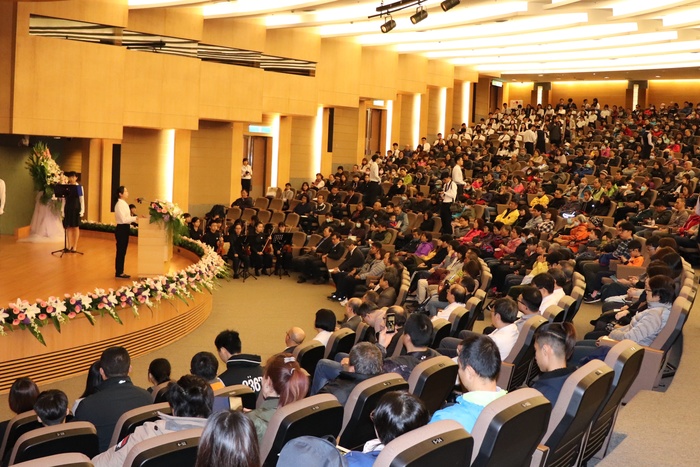In the 2019 Chang Gung Organ Donation and Cadaver Memorial Service, thousands of people expressed their gratitude to the organ donors and the cadavers for their great love.