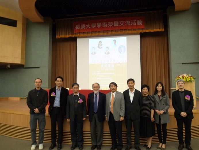 Group photo of the five award winners and distinguished guests （from left to right）: Professor Po-Hsiang Tsui, Associate Professor Chia-Lin Wu, Professor Kwang-Huei Lin, Professor P.C.Huang, Dean and Professor Chih-Wei Yang, Vice President Professor Jan-Kan Chen, Head of Professor Ming-Ling Kuo, director of the Office of Research and Development, Professor Shin-Ru Shih and Professor Hao-Li Liu