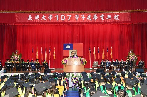 A scene of the warm and grand graduation ceremony